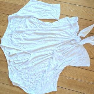 NWT ☀️BOSTON PROPER☀️Top with cold shoulder, VNeck and Tie Fro t